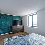 Villa Lisa By Belmont Realty *