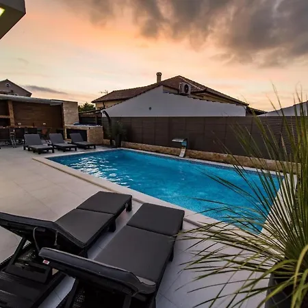 Lisa By Belmont Realty Villa