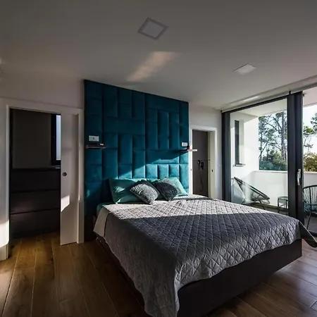 Lisa By Belmont Realty *