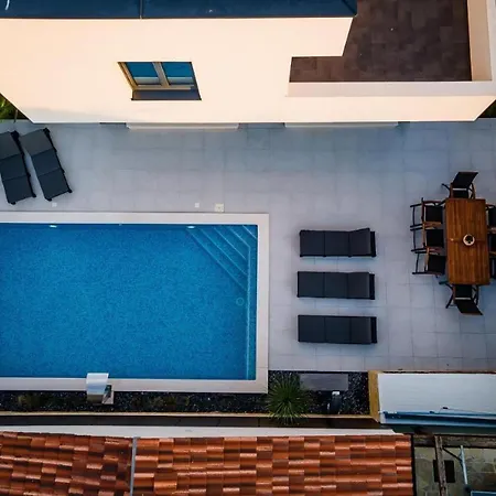 Lisa By Belmont Realty Villa *