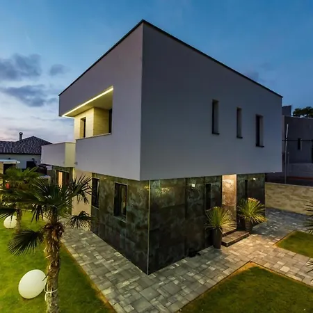 Villa Lisa By Belmont Realty