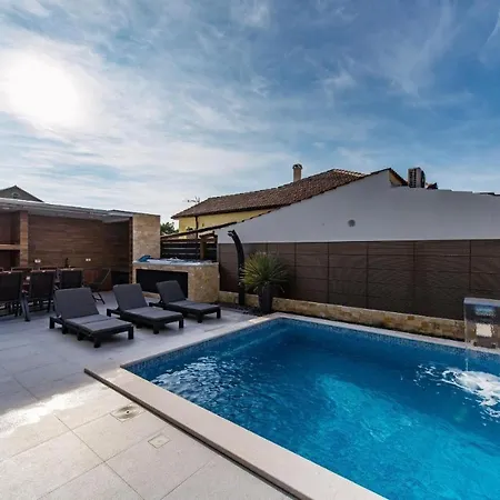 Lisa By Belmont Realty Privlaka