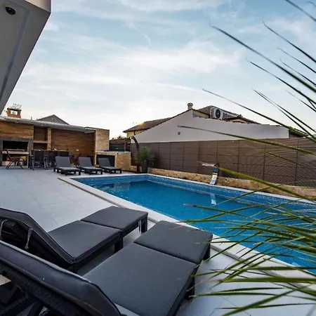 Lisa By Belmont Realty Villa