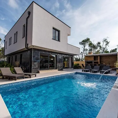 Villa Lisa By Belmont Realty *