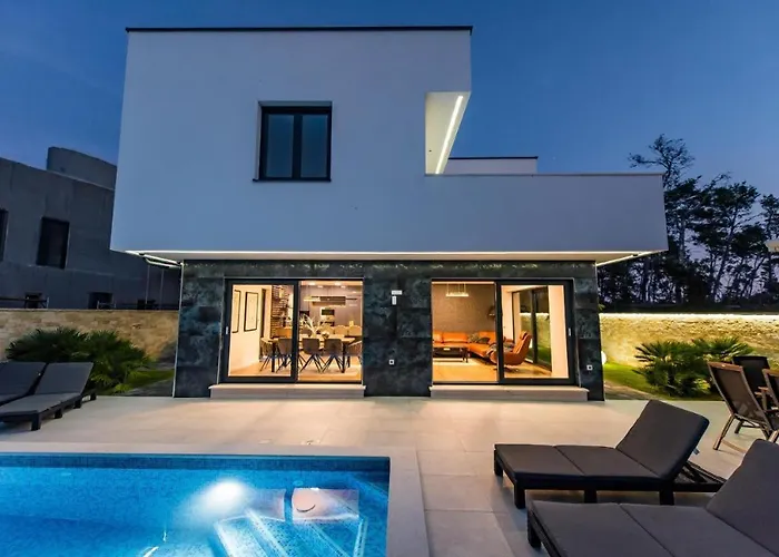 Villa Lisa By Belmont Realty *