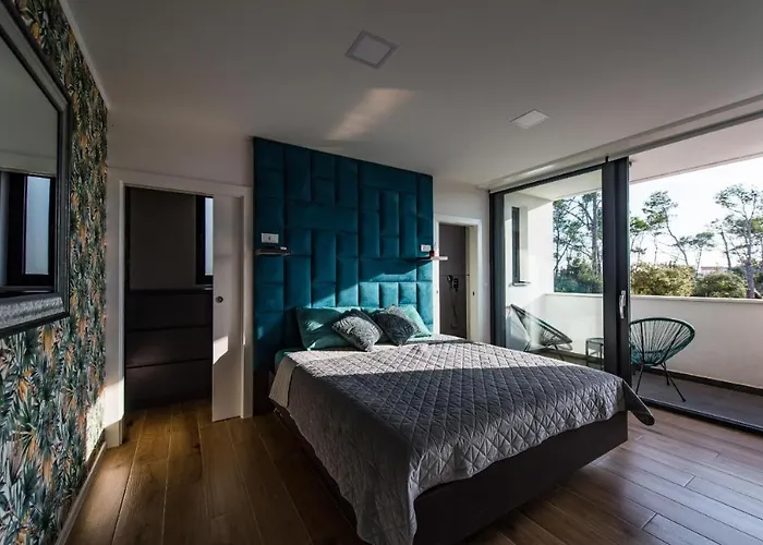 Lisa By Belmont Realty *