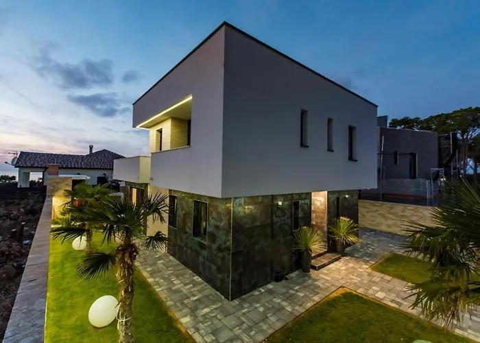Villa Lisa By Belmont Realty