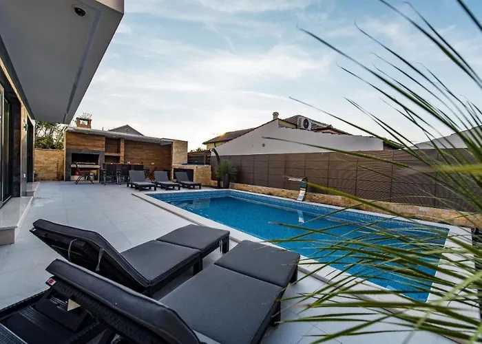Lisa By Belmont Realty Villa