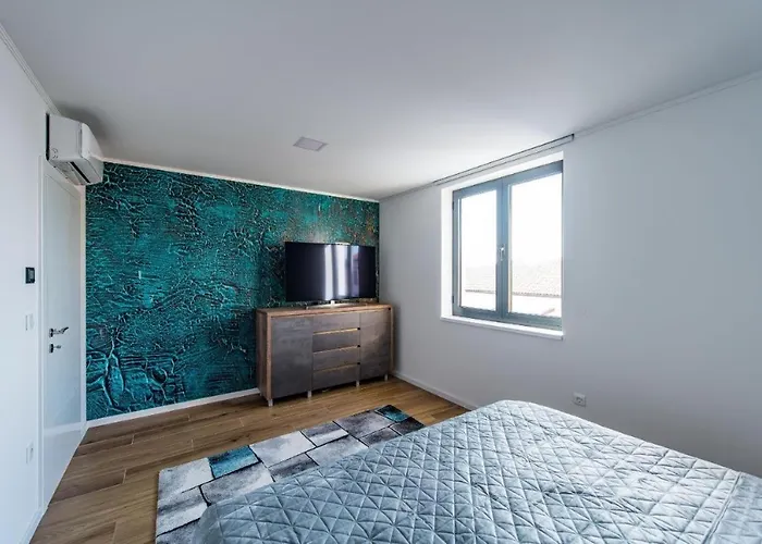 Villa Lisa By Belmont Realty *