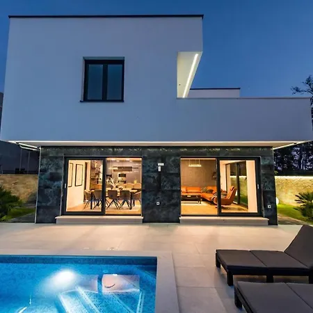 Villa Lisa By Belmont Realty *