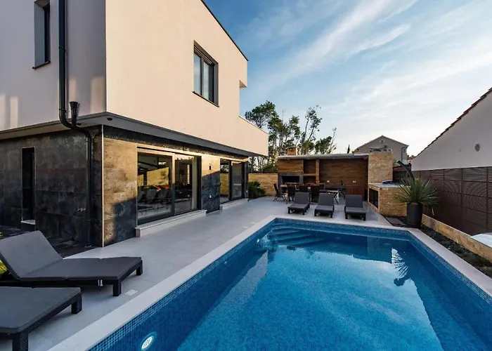Lisa By Belmont Realty Willa *