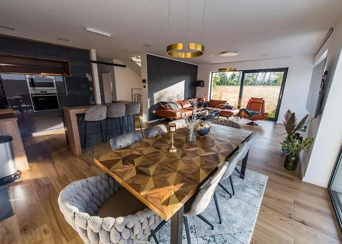 Lisa By Belmont Realty Willa